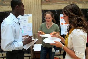 Student group eating pizza